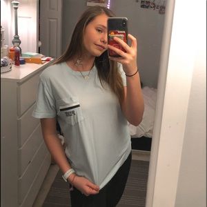 ⭐️adorable classic ‘PINK’ VS t-shirt⭐️